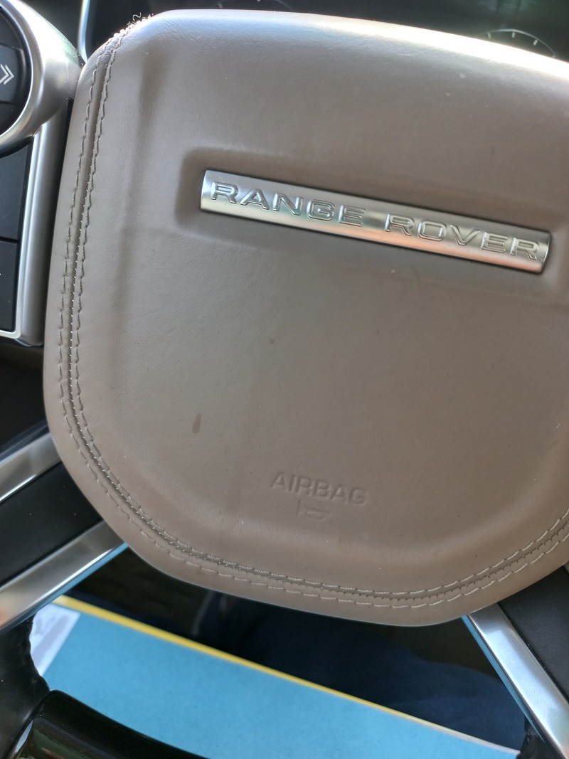Used 2015 Range Rover Vogue SE for sale in Dubai